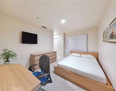 332 W Summerfield - Photo Thumbnail 2