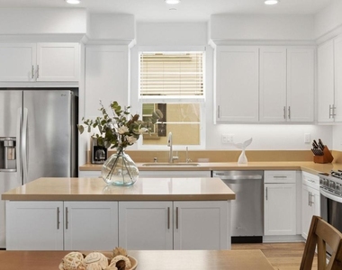 4367 Pacifica Way - Photo Thumbnail 9