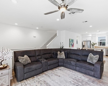 4367 Pacifica Way - Photo Thumbnail 13