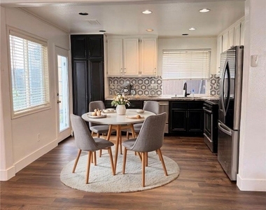 26 Bloomfield - Photo Thumbnail 2