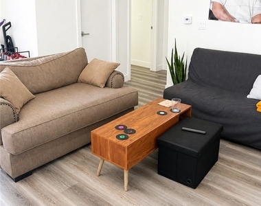 611 W Walnut - Photo Thumbnail 10