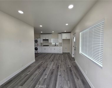 9531 Mallard Ave - Photo Thumbnail 3