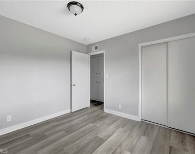 6141 Trinette - Photo Thumbnail 24