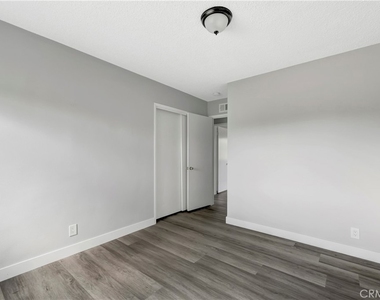6141 Trinette - Photo Thumbnail 29
