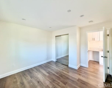 227 1/2 E 84th - Photo Thumbnail 11