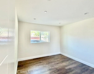 227 1/2 E 84th - Photo Thumbnail 6