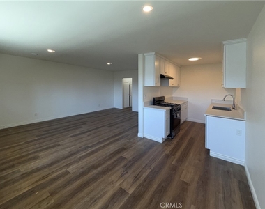 1651 Golden Gate - Photo Thumbnail 5