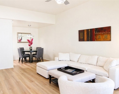 950 Avenida Carmel - Photo Thumbnail 3