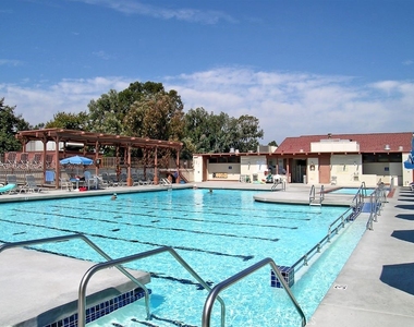 950 Avenida Carmel - Photo Thumbnail 13
