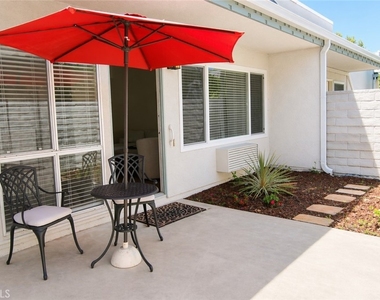 950 Avenida Carmel - Photo Thumbnail 2