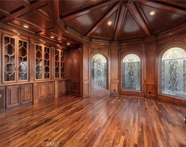 105 Irvine Cove Court - Photo Thumbnail 3