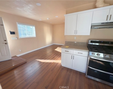 1322 1/2 W 11th - Photo Thumbnail 5