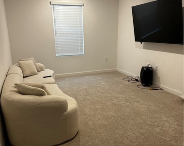 1704 Eagle Rd - Photo Thumbnail 2