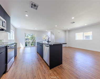 10810 Hesby Street - Photo Thumbnail 12