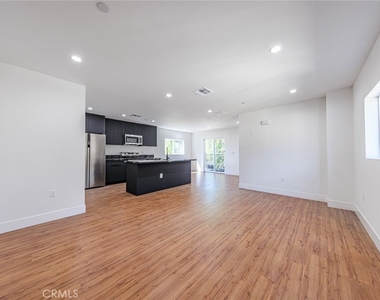 10810 Hesby Street - Photo Thumbnail 10