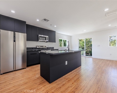 10810 Hesby Street - Photo Thumbnail 11