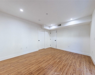 10810 Hesby Street - Photo Thumbnail 6