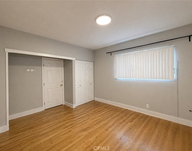 244 W 49th Street - Photo Thumbnail 4