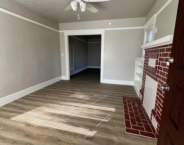 412 W 10th St - Photo Thumbnail 3