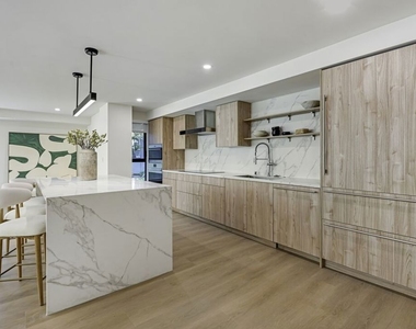 333 N Palm Drive - Photo Thumbnail 4