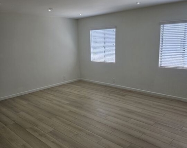 10836 Camarillo Street - Photo Thumbnail 2