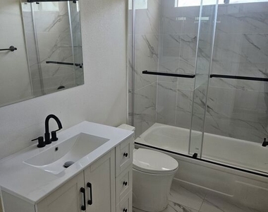 10836 Camarillo Street - Photo Thumbnail 5