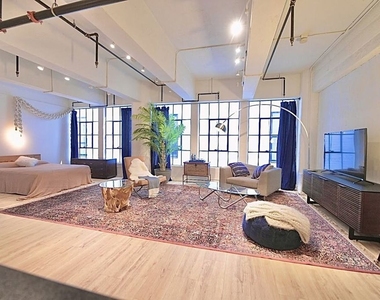 746 S Los Angeles Street - Photo Thumbnail 1