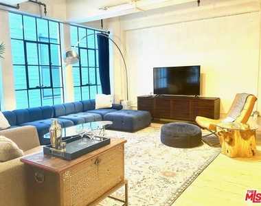 746 S Los Angeles Street - Photo Thumbnail 4
