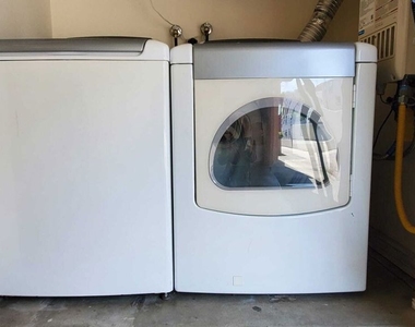 7320 Balboa Boulevard - Photo Thumbnail 27