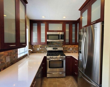 7320 Balboa Boulevard - Photo Thumbnail 10