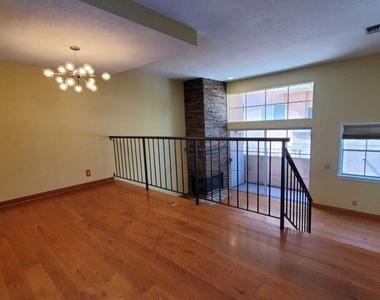 7320 Balboa Boulevard - Photo Thumbnail 7