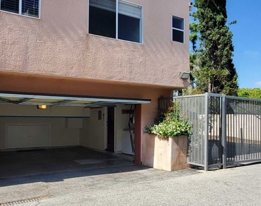 7320 Balboa Boulevard - Photo Thumbnail 28