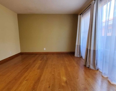 7320 Balboa Boulevard - Photo Thumbnail 19