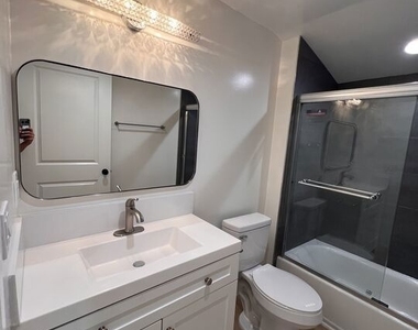 946 S Lucerne Boulevard - Photo Thumbnail 1