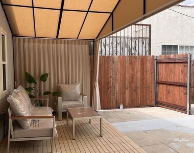 946 S Lucerne Boulevard - Photo Thumbnail 2