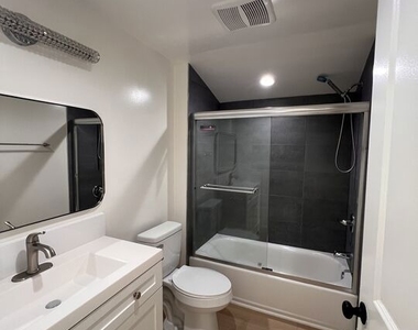 946 S Lucerne Boulevard - Photo Thumbnail 6