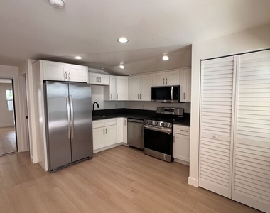 946 S Lucerne Boulevard - Photo Thumbnail 5