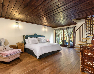 3092 Laurel Canyon Boulevard - Photo Thumbnail 8