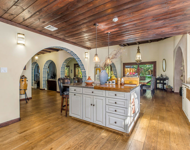3092 Laurel Canyon Boulevard - Photo Thumbnail 6