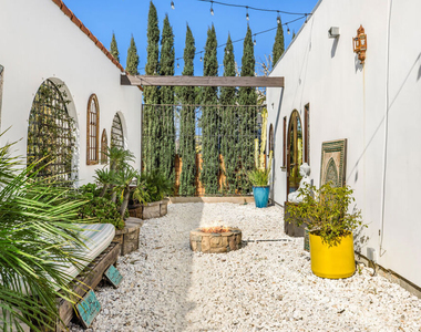 3092 Laurel Canyon Boulevard - Photo Thumbnail 24