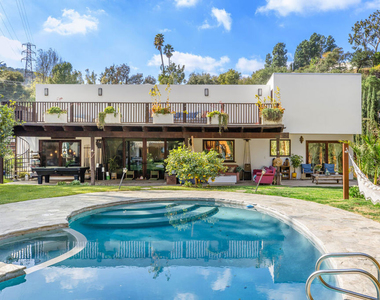 3092 Laurel Canyon Boulevard - Photo Thumbnail 2