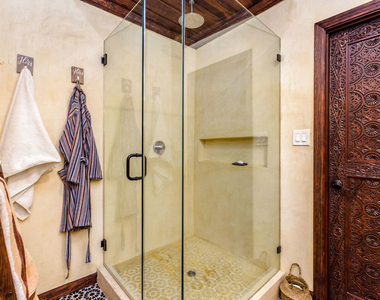 3092 Laurel Canyon Boulevard - Photo Thumbnail 15