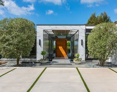 2002 Loma Vista Drive - Photo Thumbnail 3