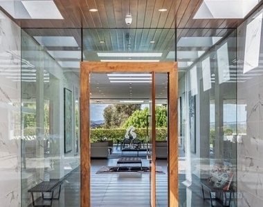 2002 Loma Vista Drive - Photo Thumbnail 4