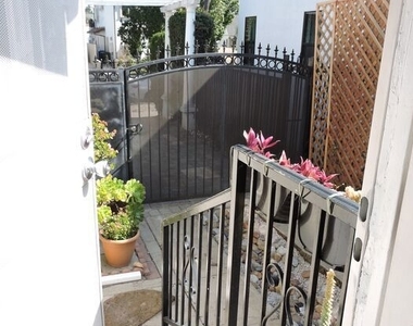 559 N Windsor Boulevard - Photo Thumbnail 29