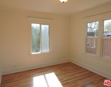 559 N Windsor Boulevard - Photo Thumbnail 14