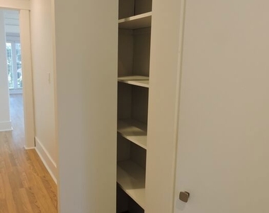 559 N Windsor Boulevard - Photo Thumbnail 12