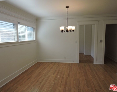 559 N Windsor Boulevard - Photo Thumbnail 9