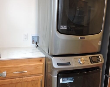 559 N Windsor Boulevard - Photo Thumbnail 27