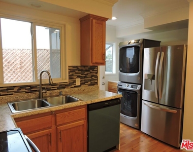 559 N Windsor Boulevard - Photo Thumbnail 23
